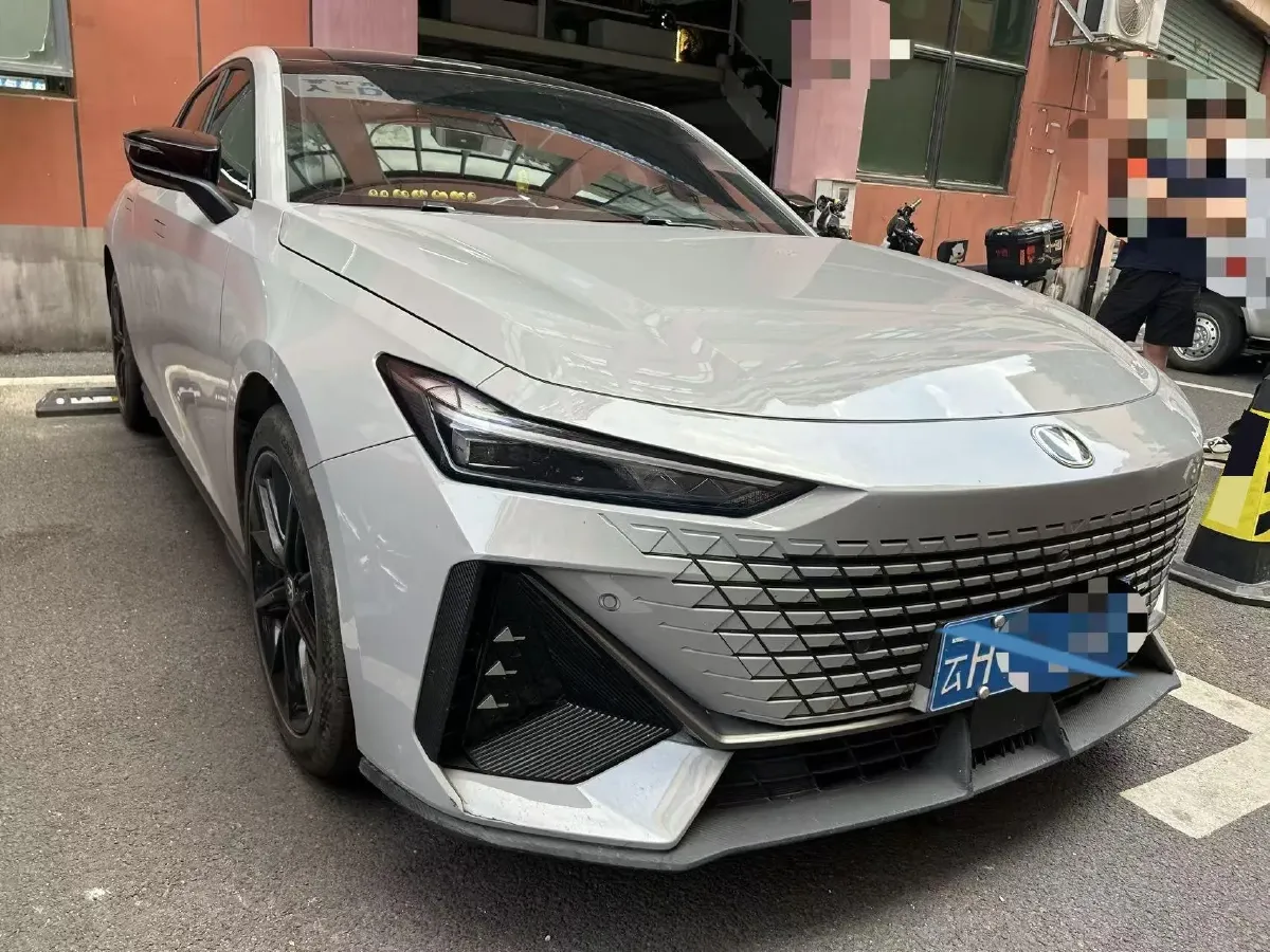 2022 ChangAn UNI-V 1.5T 188HP L4 7DCT,autocango,china used car exporter,china ev exporter,chinese used car exporter,chinese used ev exporter