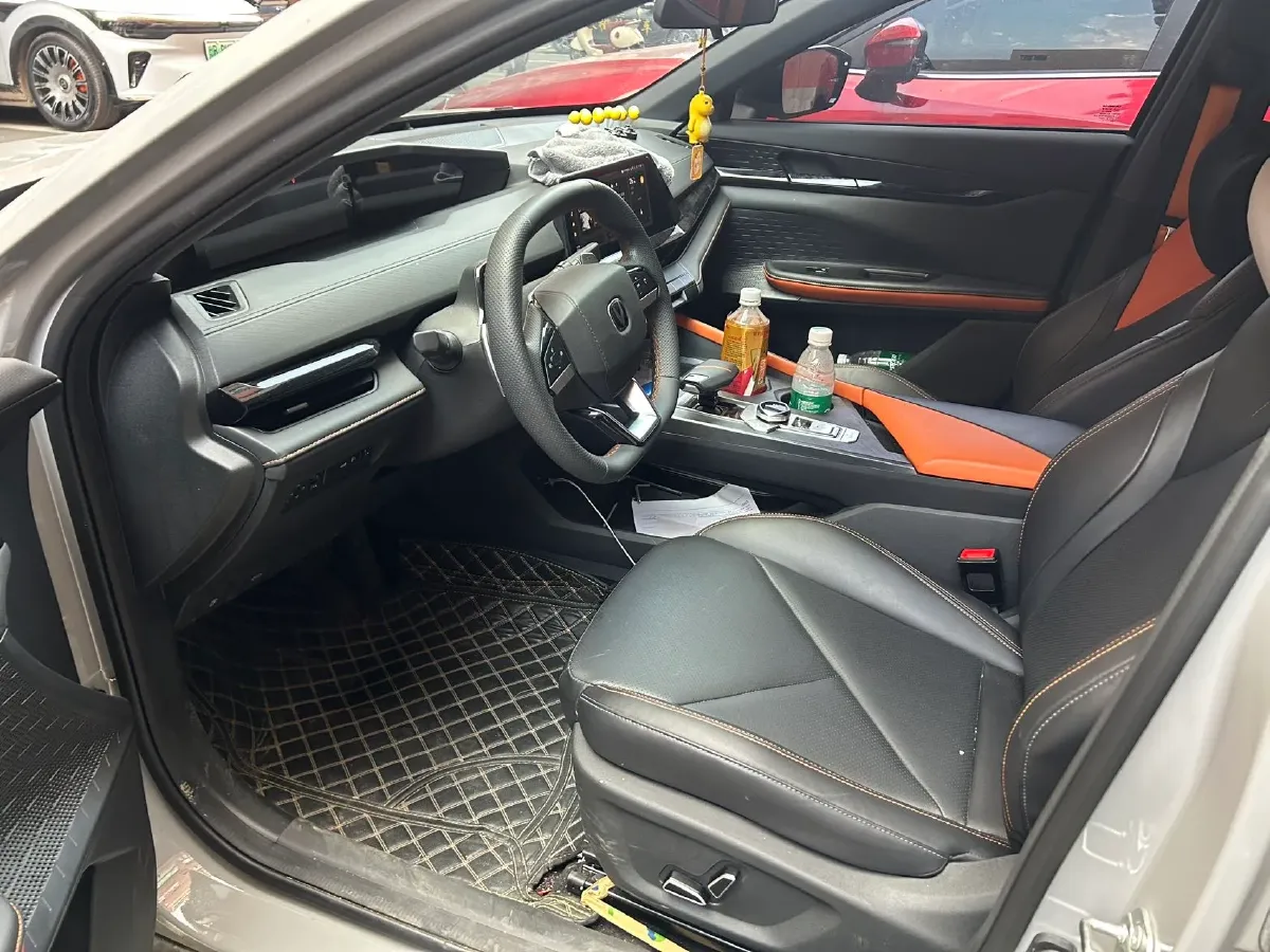 2022 ChangAn UNI-V 1.5T 188HP L4 7DCT,autocango,china used car exporter,china ev exporter,chinese used car exporter,chinese used ev exporter