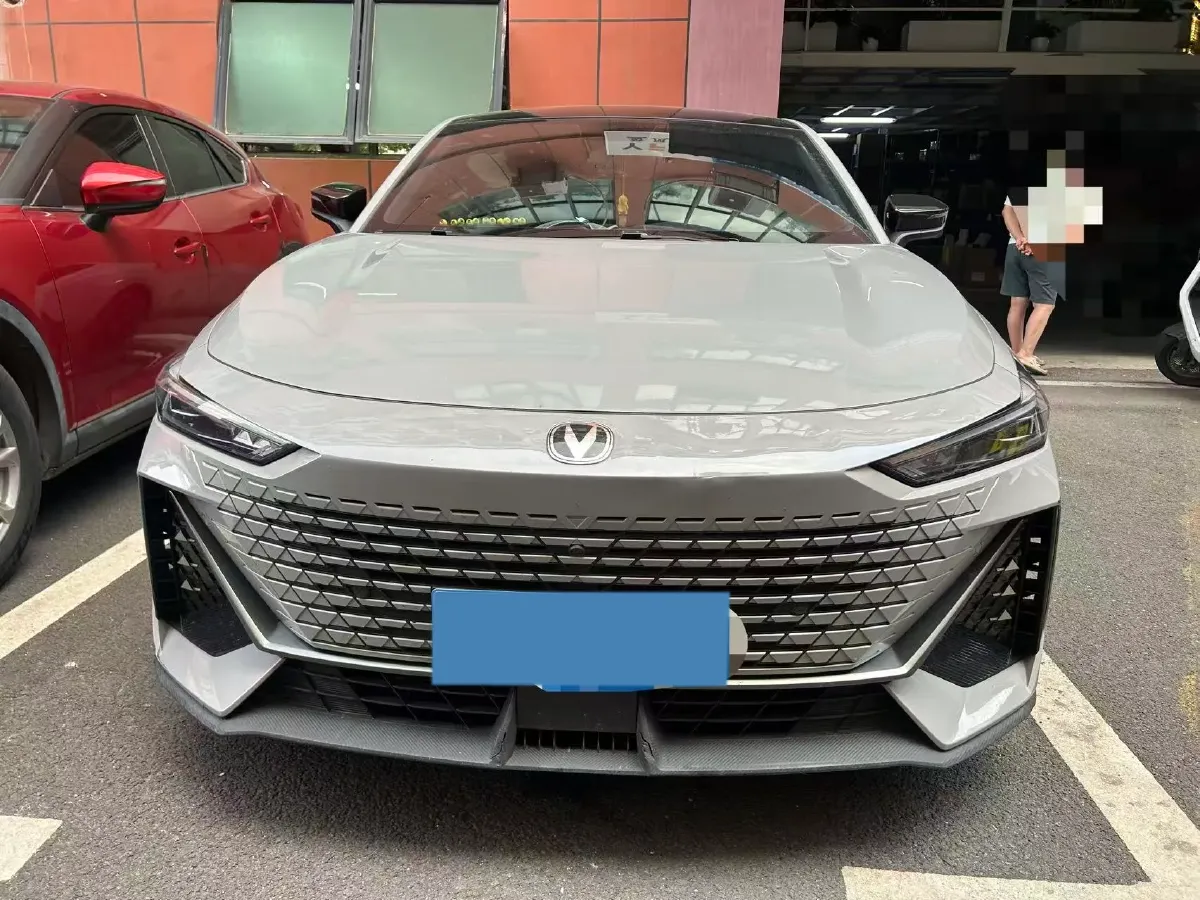 2022 ChangAn UNI-V 1.5T 188HP L4 7DCT,autocango,china used car exporter,china ev exporter,chinese used car exporter,chinese used ev exporter