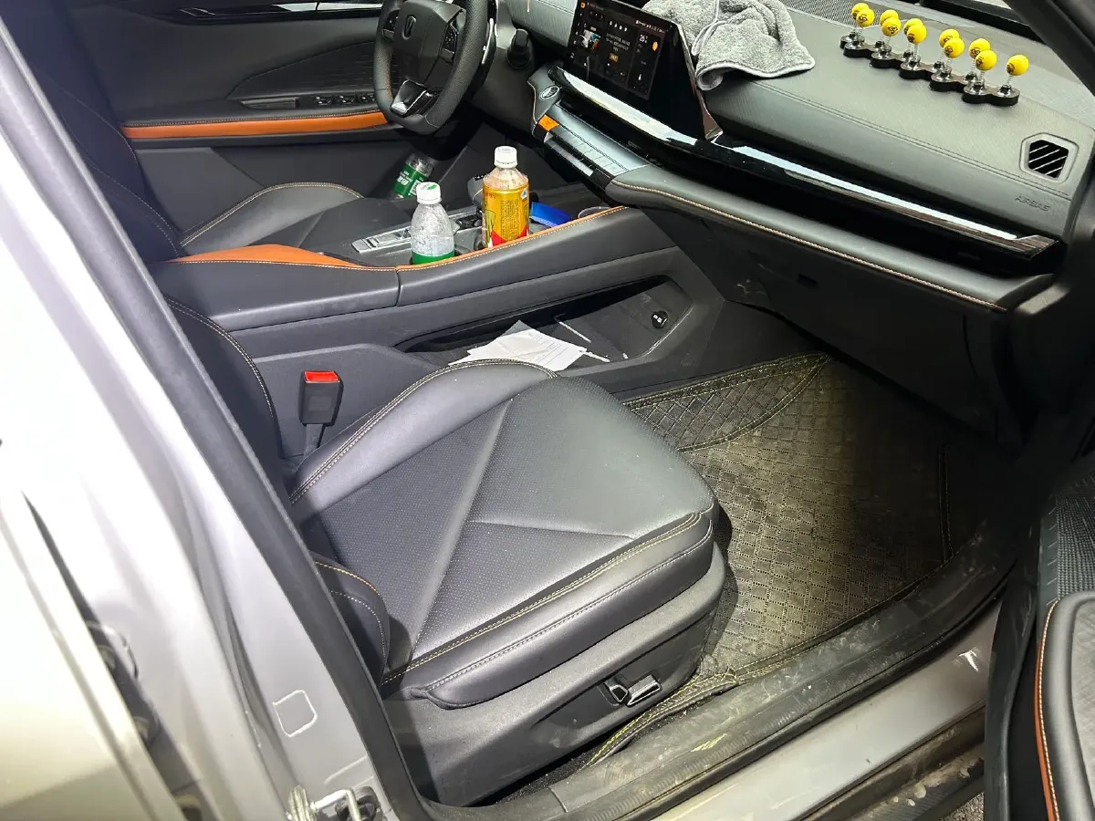 2022 ChangAn UNI-V 1.5T 188HP L4 7DCT,autocango,china used car exporter,china ev exporter,chinese used car exporter,chinese used ev exporter