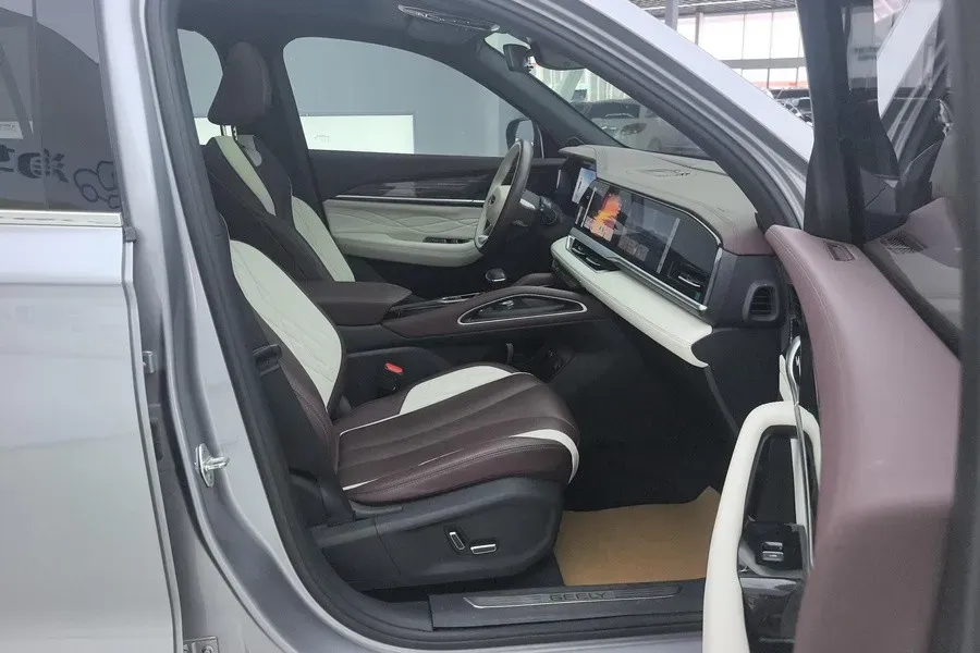 2021 Geely Monjaro 2.0T 218HP L4 7DCT,autocango,china used car exporter,china ev exporter,chinese used car exporter,chinese used ev exporter