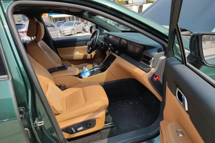 2021 Li ONE Range Extended 131HP REEV 40.5KWH,autocango,china used car exporter,china ev exporter,chinese used car exporter,chinese used ev exporter