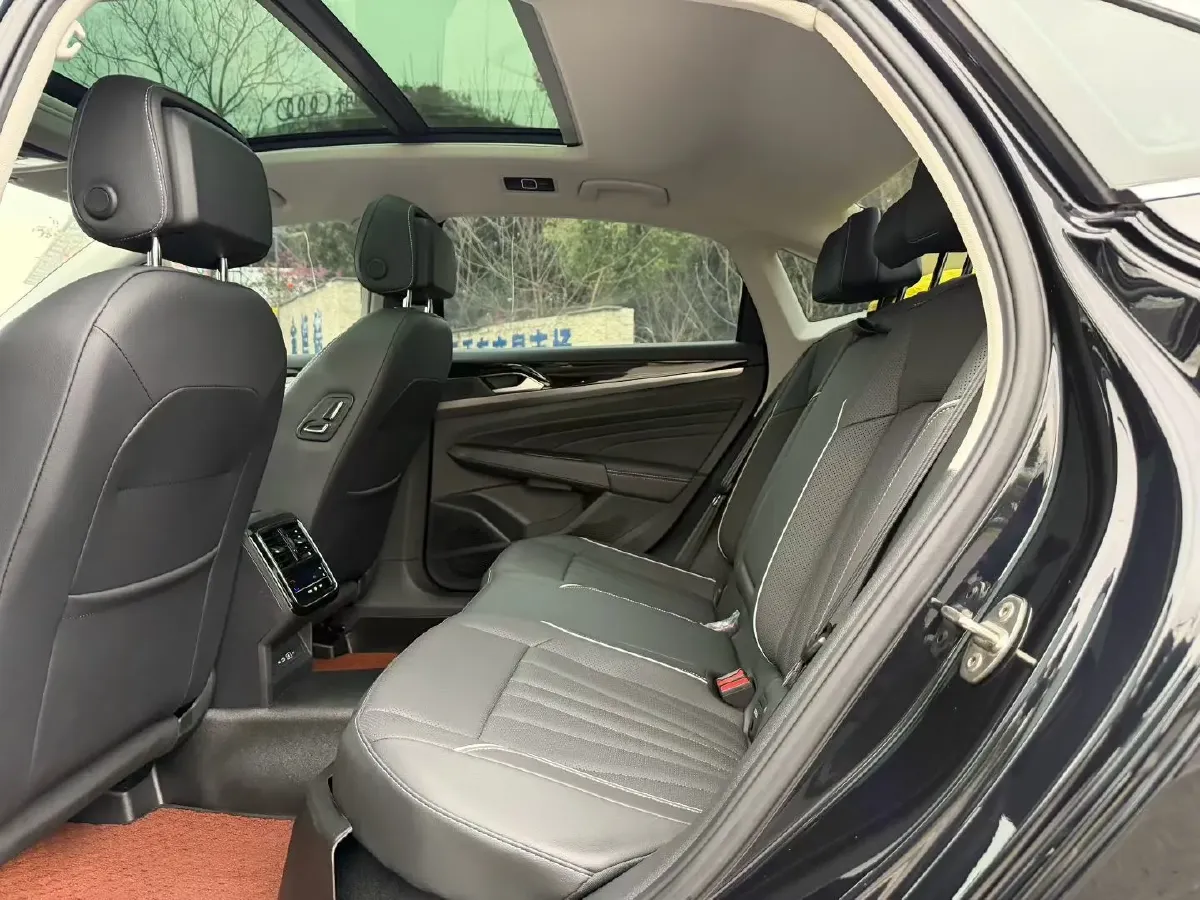 2024 Volkswagen Passat 2.0T 186HP L4 7DCT,autocango,china used car exporter,china ev exporter,chinese used car exporter,chinese used ev exporter