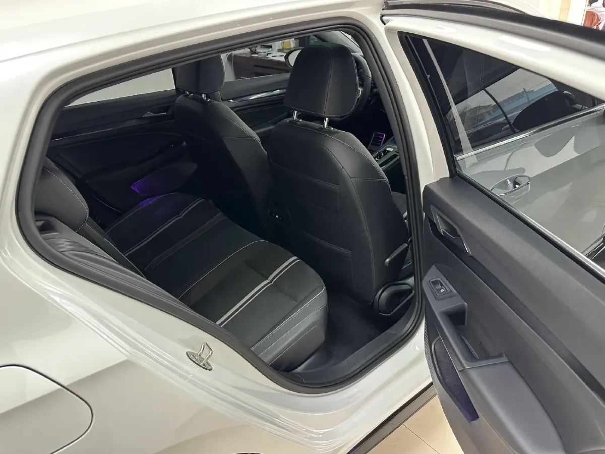 2021 Volkswagen Golf 1.4T 150HP L4 7DCT,autocango,china used car exporter,china ev exporter,chinese used car exporter,chinese used ev exporter