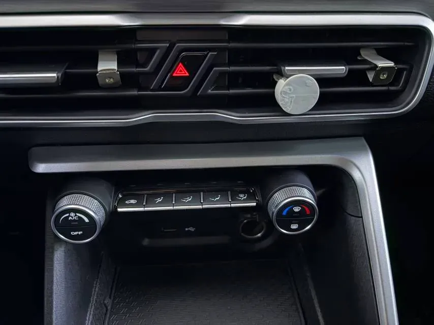 2021 Geely Coolray 1.4T 141HP L4 6DCT,autocango,china used car exporter,china ev exporter,chinese used car exporter,chinese used ev exporter