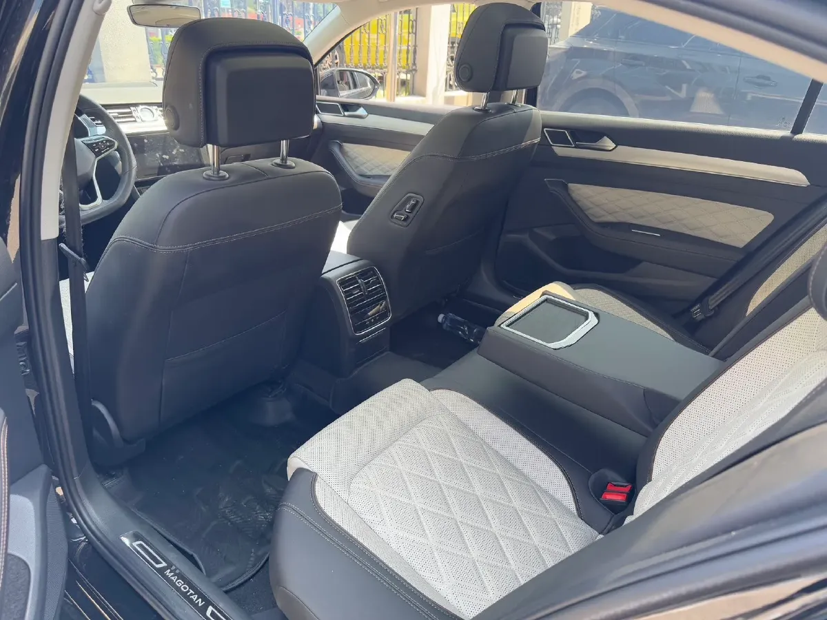 2023 Volkswagen Magotan 2.0T 186HP L4 7DCT,autocango,china used car exporter,china ev exporter,chinese used car exporter,chinese used ev exporter
