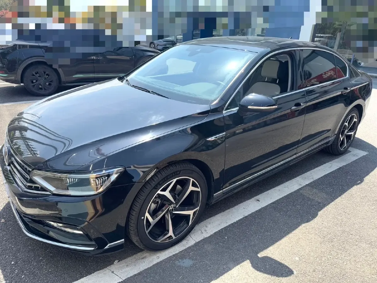 2023 Volkswagen Magotan 2.0T 186HP L4 7DCT,autocango,china used car exporter,china ev exporter,chinese used car exporter,chinese used ev exporter