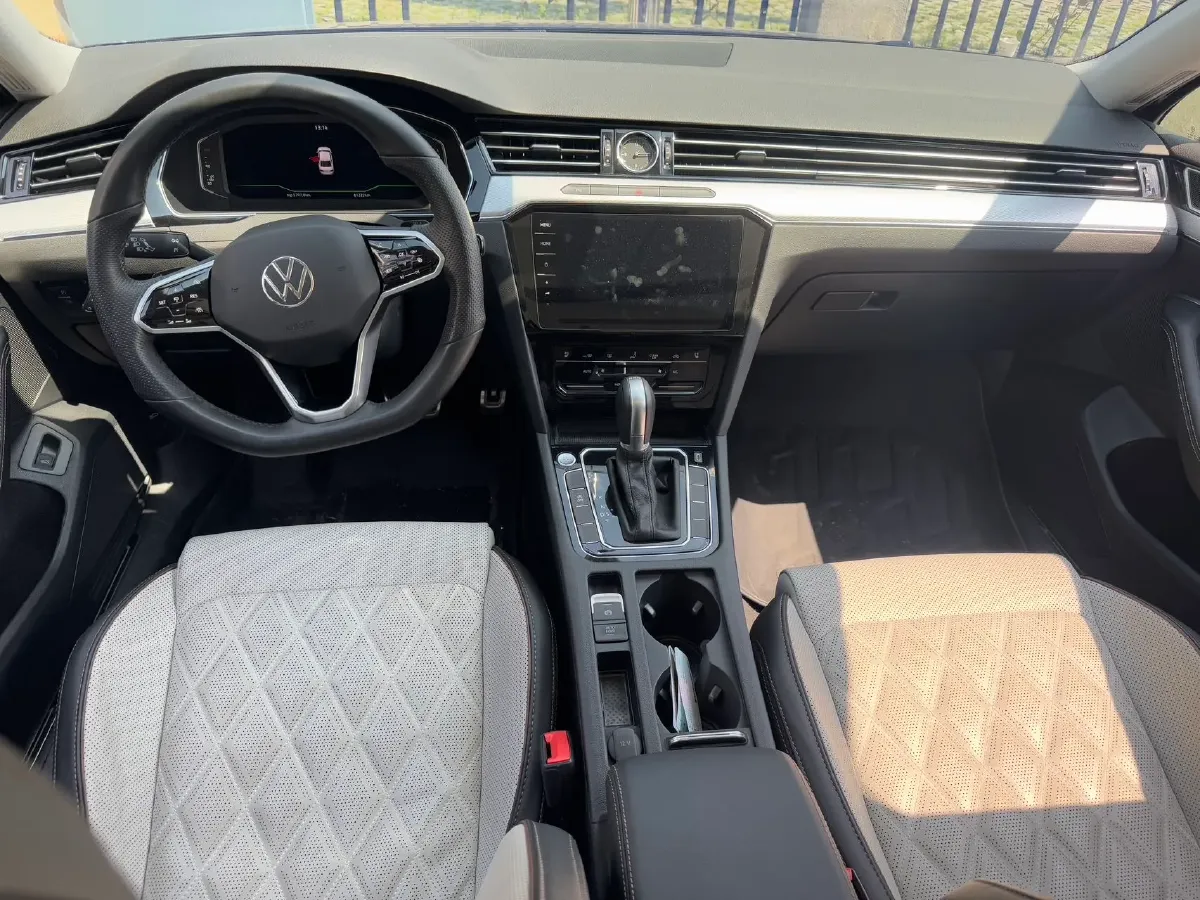 2023 Volkswagen Magotan 2.0T 186HP L4 7DCT,autocango,china used car exporter,china ev exporter,chinese used car exporter,chinese used ev exporter