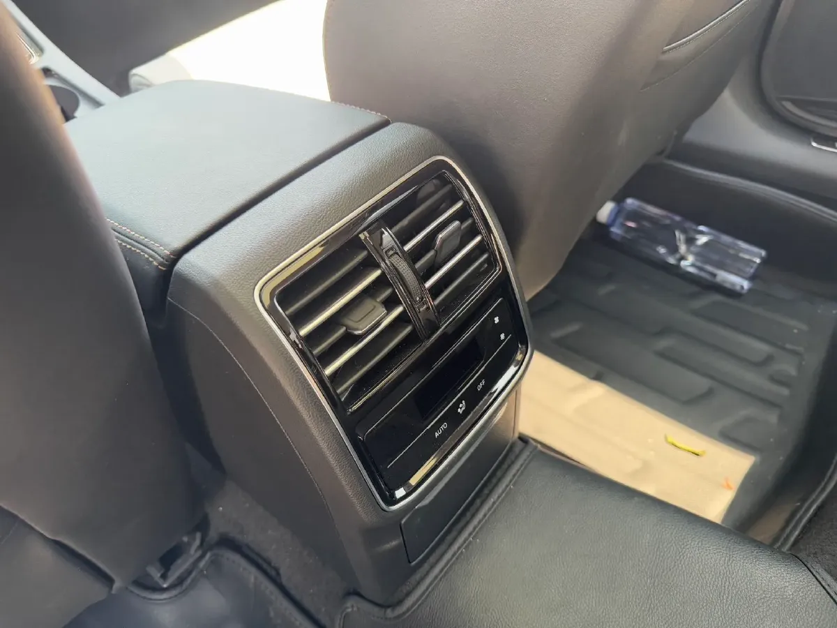 2023 Volkswagen Magotan 2.0T 186HP L4 7DCT,autocango,china used car exporter,china ev exporter,chinese used car exporter,chinese used ev exporter