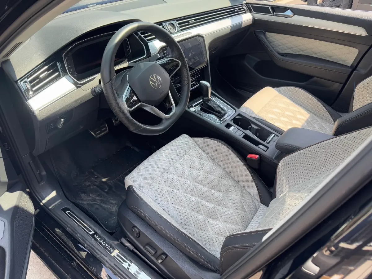 2023 Volkswagen Magotan 2.0T 186HP L4 7DCT,autocango,china used car exporter,china ev exporter,chinese used car exporter,chinese used ev exporter