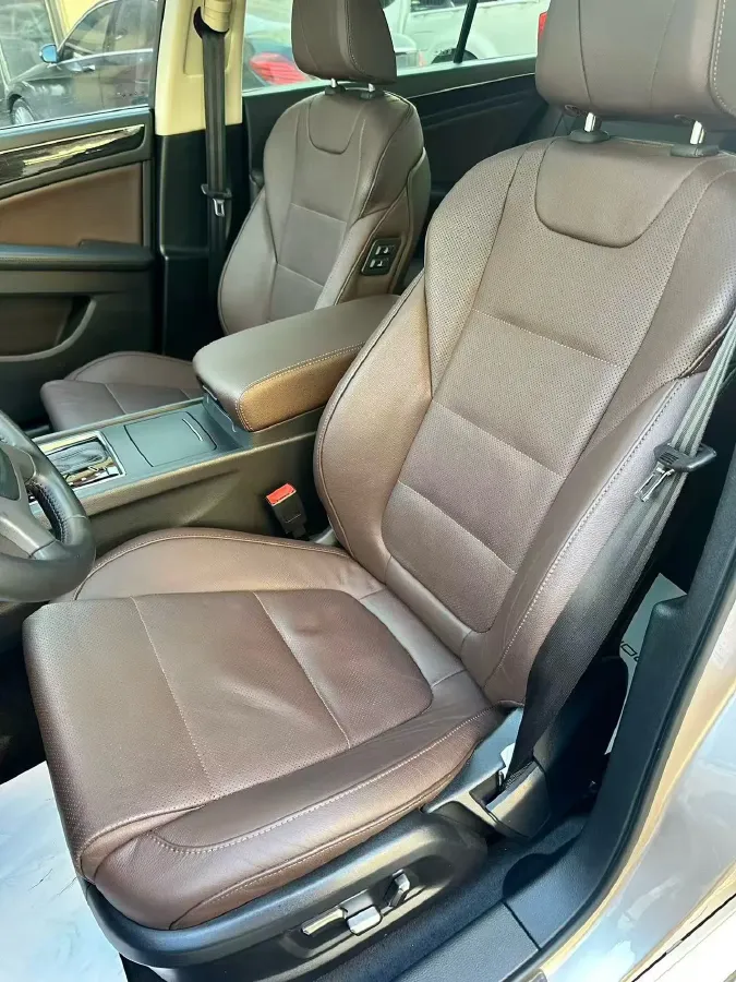 2019 HongQi H7 2.0T 204HP L4 6AT,autocango,china used car exporter,china ev exporter,chinese used car exporter,chinese used ev exporter