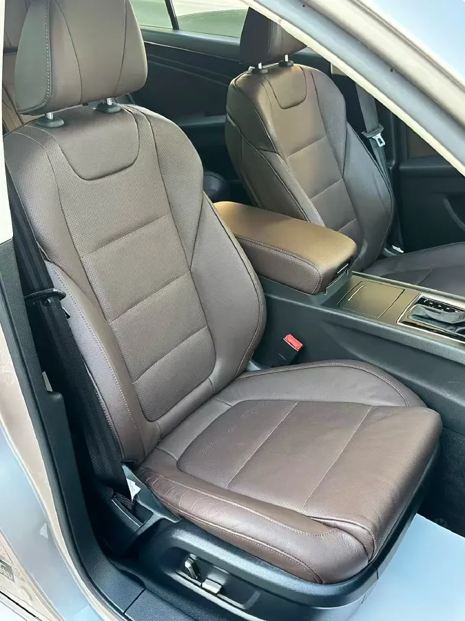 2019 HongQi H7 2.0T 204HP L4 6AT,autocango,china used car exporter,china ev exporter,chinese used car exporter,chinese used ev exporter