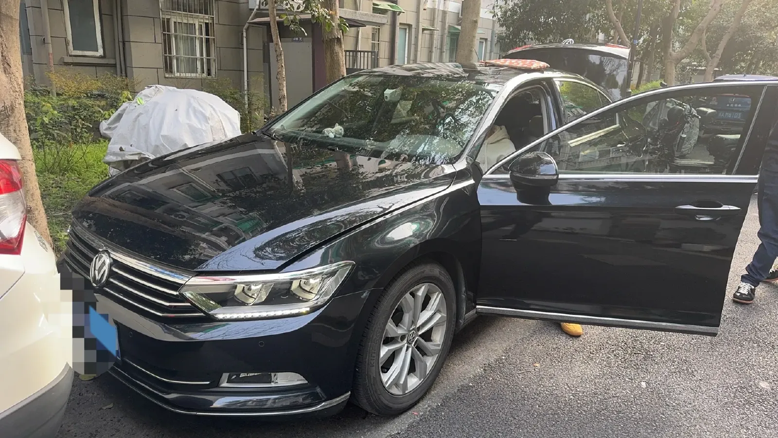 2018 Volkswagen Magotan 2.0T 220HP L4 7DCT,autocango,china used car exporter,china ev exporter,chinese used car exporter,chinese used ev exporter