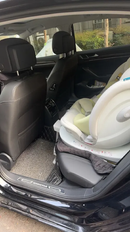 2018 Volkswagen Magotan 2.0T 220HP L4 7DCT,autocango,china used car exporter,china ev exporter,chinese used car exporter,chinese used ev exporter