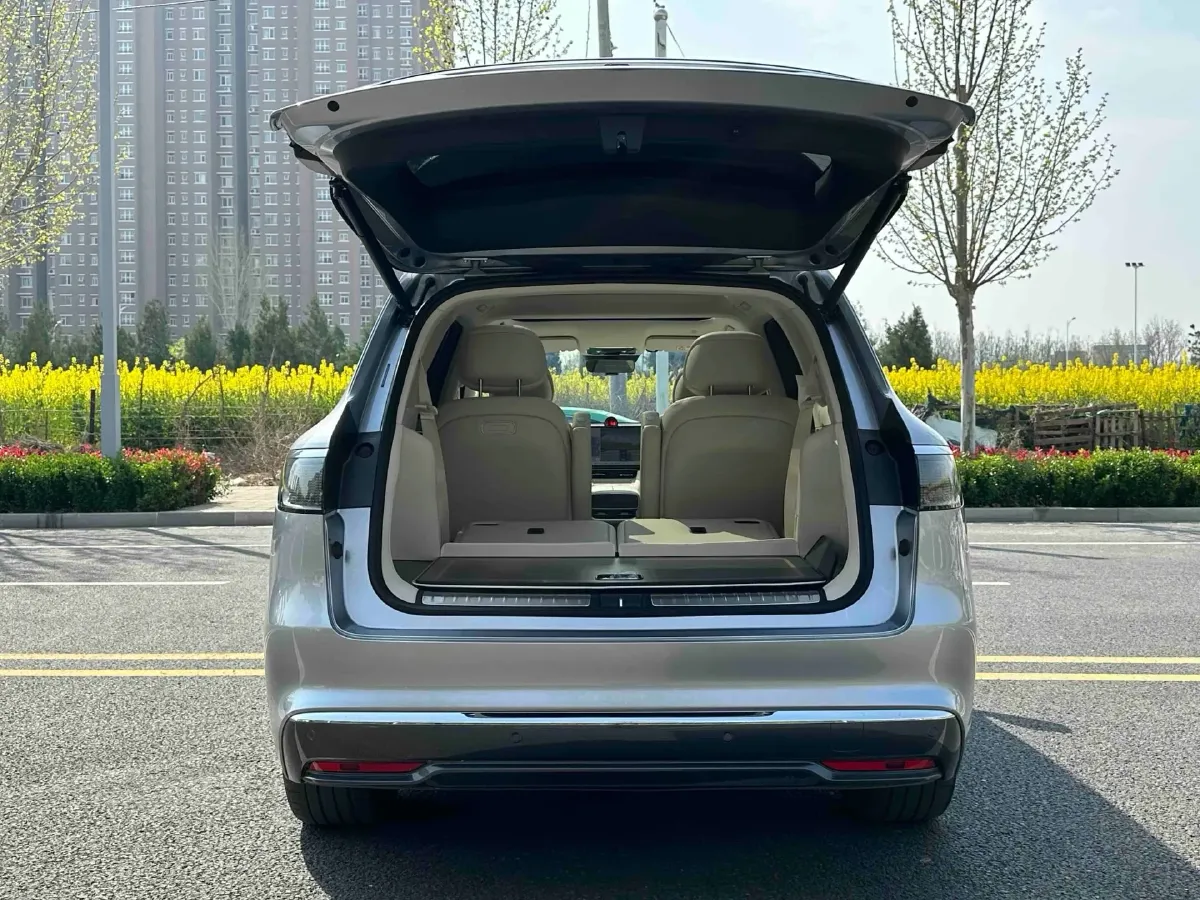 2025 AITO AITO M8 REEV 160HP REEV 53.4KWH,autocango,china used car exporter,china ev exporter,chinese used car exporter,chinese used ev exporter