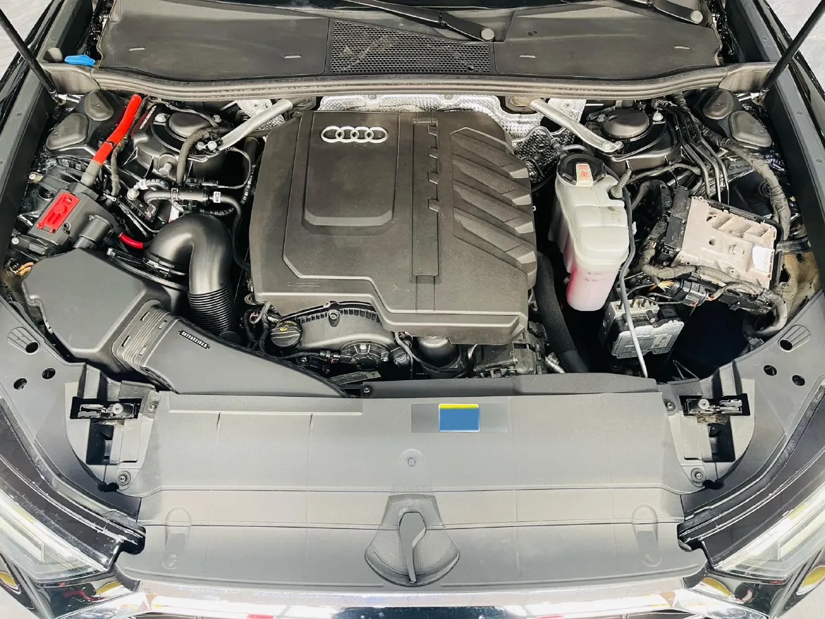 2024 Audi A6L 2.0T 245HP L4 7DCT,autocango,china used car exporter,china ev exporter,chinese used car exporter,chinese used ev exporter