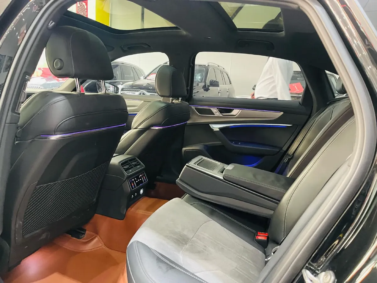 2024 Audi A6L 2.0T 245HP L4 7DCT,autocango,china used car exporter,china ev exporter,chinese used car exporter,chinese used ev exporter