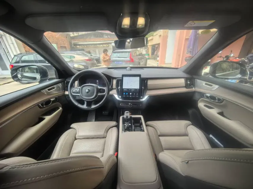 2025 Volvo XC90 PHEV 2.0T 310HP L4 8AT PHEV,autocango,china used car exporter,china ev exporter,chinese used car exporter,chinese used ev exporter