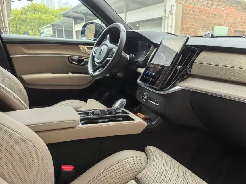 2025 Volvo XC90 PHEV 2.0T 310HP L4 8AT PHEV,autocango,china used car exporter,china ev exporter,chinese used car exporter,chinese used ev exporter