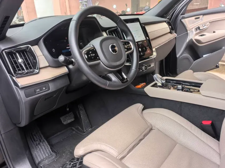 2025 Volvo XC90 PHEV 2.0T 310HP L4 8AT PHEV,autocango,china used car exporter,china ev exporter,chinese used car exporter,chinese used ev exporter