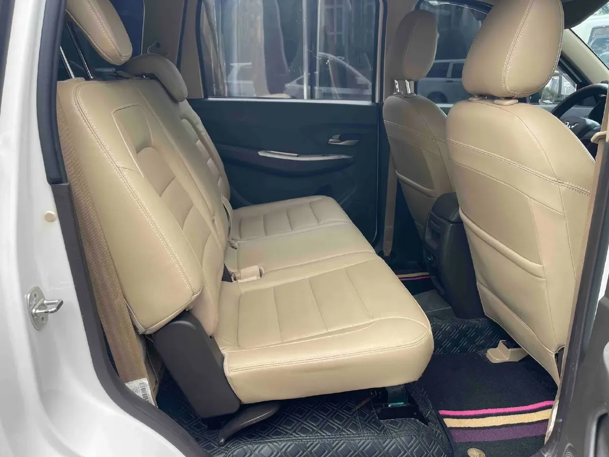 2019 WuLing HongGuang 1.5L 99HP L4 6MT,autocango,china used car exporter,china ev exporter,chinese used car exporter,chinese used ev exporter