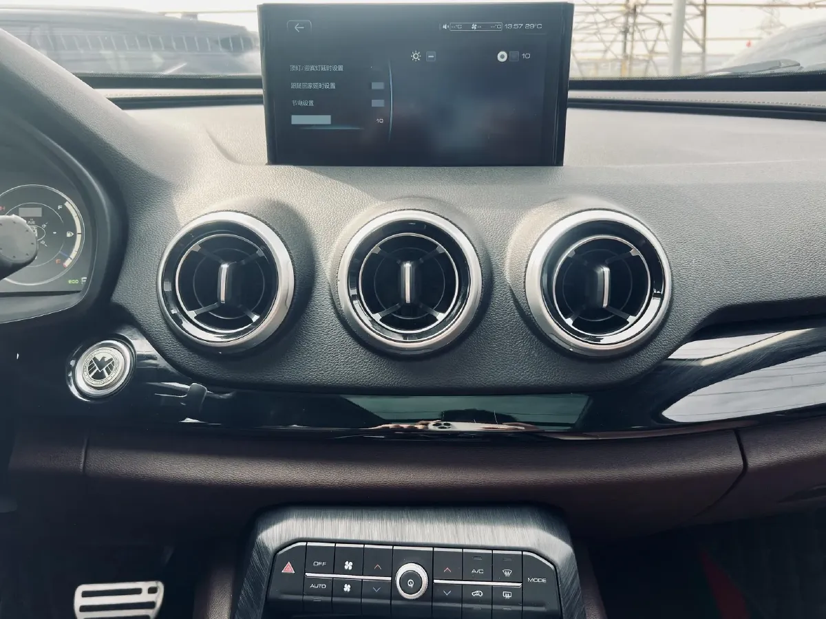 2017 WEY VV7 2.0T 234HP L4 7DCT,autocango,china used car exporter,china ev exporter,chinese used car exporter,chinese used ev exporter