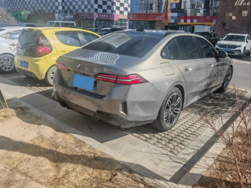 2025 BMW 5 Series 2.0T 258HP L4 8AT,autocango,china used car exporter,china ev exporter,chinese used car exporter,chinese used ev exporter