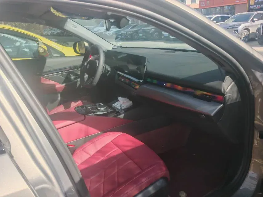 2025 BMW 5 Series 2.0T 258HP L4 8AT,autocango,china used car exporter,china ev exporter,chinese used car exporter,chinese used ev exporter