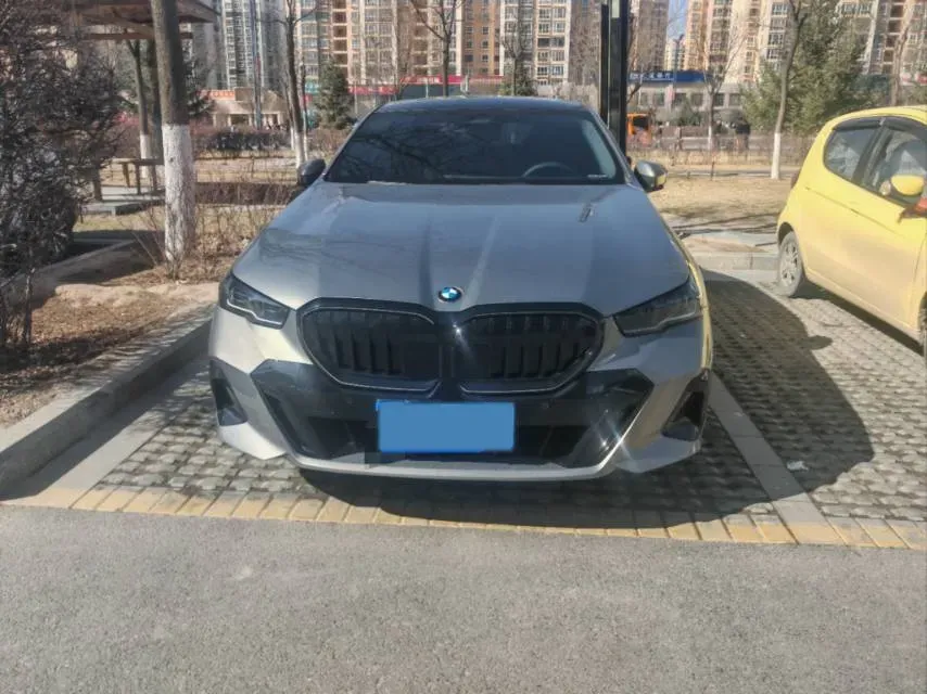 2025 BMW 5 Series 2.0T 258HP L4 8AT,autocango,china used car exporter,china ev exporter,chinese used car exporter,chinese used ev exporter
