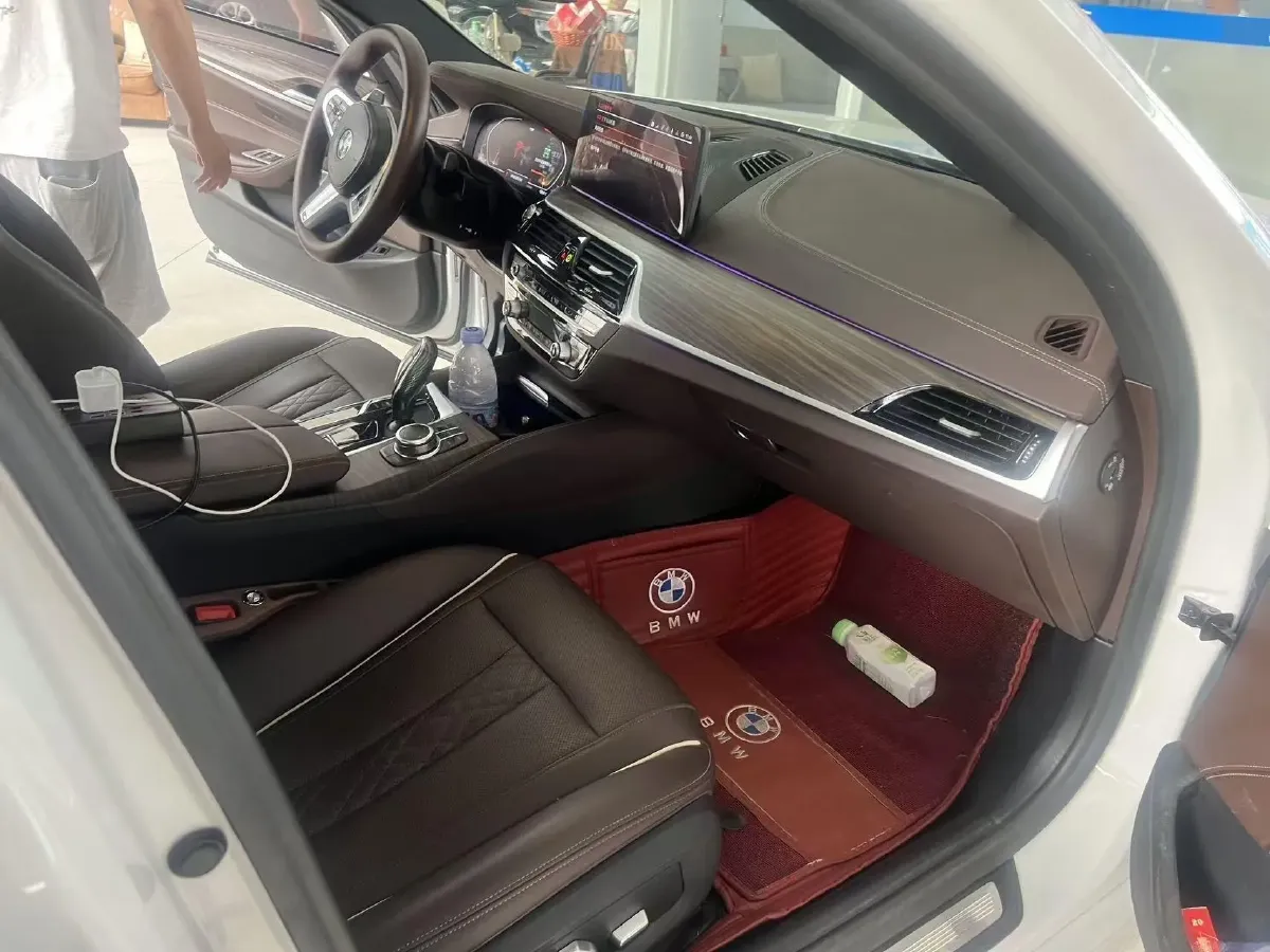 2022 BMW 5 Series 2.0T 252HP L4 8AT,autocango,china used car exporter,china ev exporter,chinese used car exporter,chinese used ev exporter