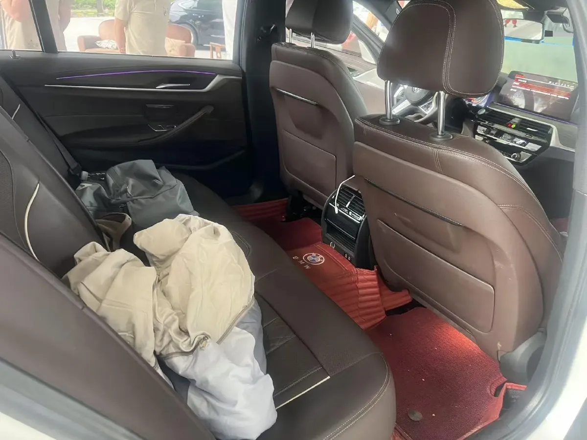 2022 BMW 5 Series 2.0T 252HP L4 8AT,autocango,china used car exporter,china ev exporter,chinese used car exporter,chinese used ev exporter