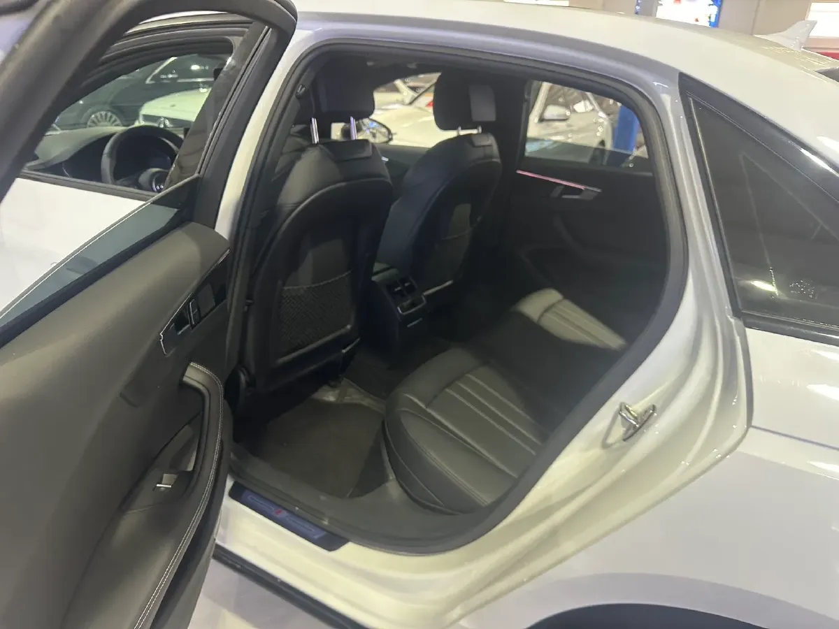 2024 Audi A4L 2.0T 190HP L4 7DCT,autocango,china used car exporter,china ev exporter,chinese used car exporter,chinese used ev exporter