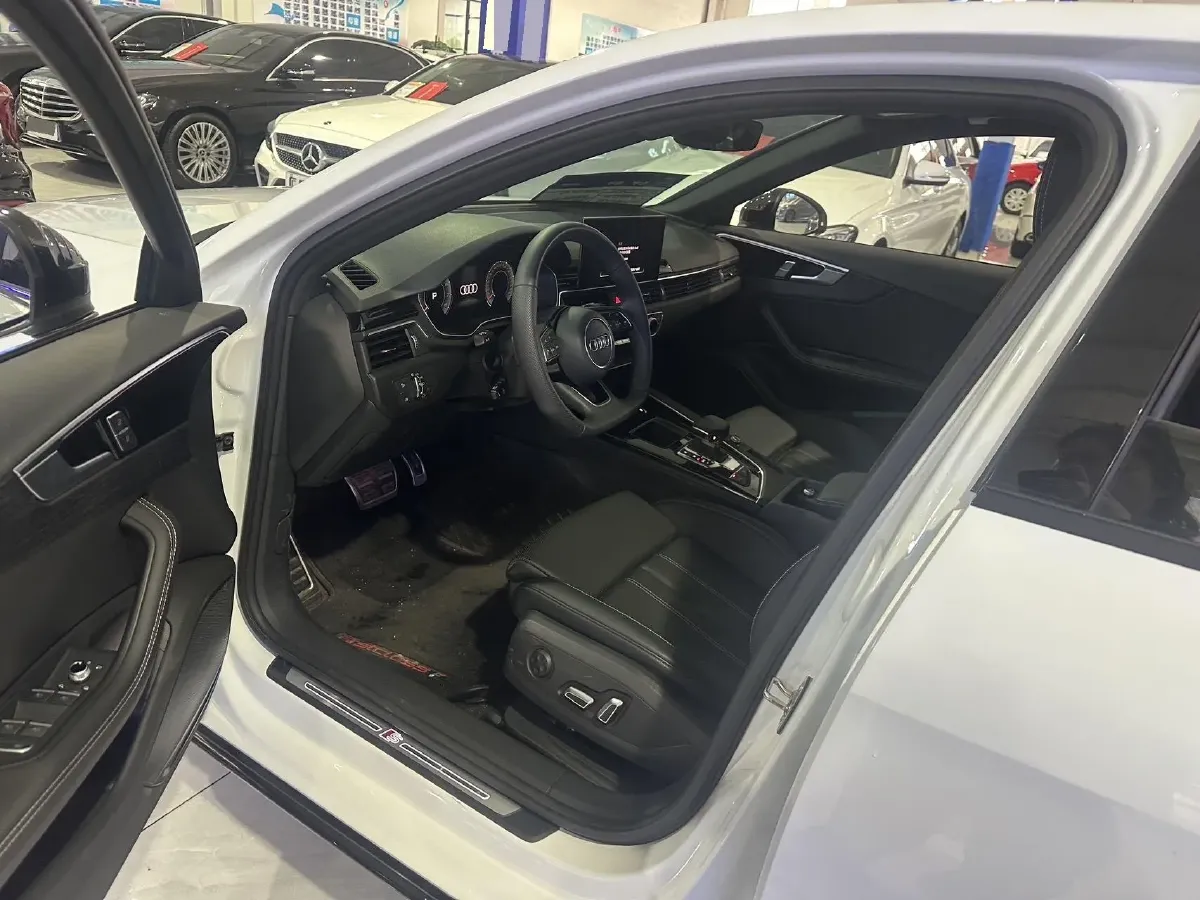 2024 Audi A4L 2.0T 190HP L4 7DCT,autocango,china used car exporter,china ev exporter,chinese used car exporter,chinese used ev exporter