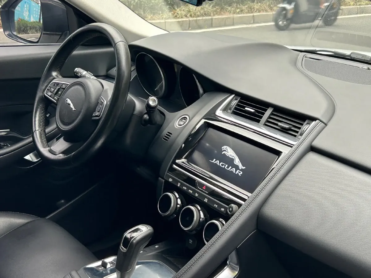 2018 Jaguar XEL 2.0T 200HP L4 8AT,autocango,china used car exporter,china ev exporter,chinese used car exporter,chinese used ev exporter