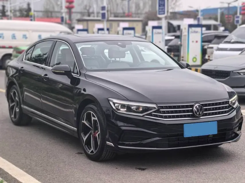 2025 Volkswagen Magotan 2.0T 186HP L4 7DCT,autocango,china used car exporter,china ev exporter,chinese used car exporter,chinese used ev exporter