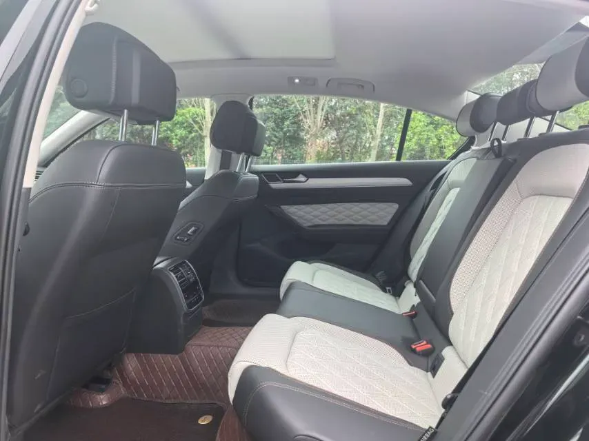 2025 Volkswagen Magotan 2.0T 186HP L4 7DCT,autocango,china used car exporter,china ev exporter,chinese used car exporter,chinese used ev exporter