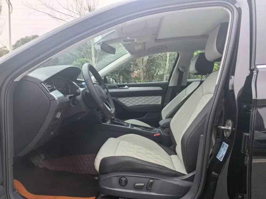 2025 Volkswagen Magotan 2.0T 186HP L4 7DCT,autocango,china used car exporter,china ev exporter,chinese used car exporter,chinese used ev exporter