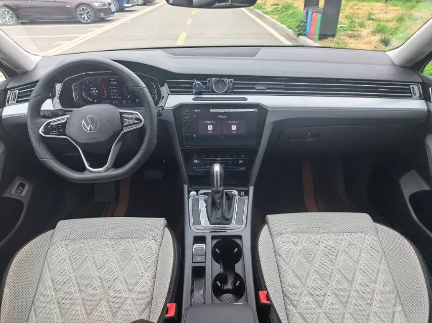 2025 Volkswagen Magotan 2.0T 186HP L4 7DCT,autocango,china used car exporter,china ev exporter,chinese used car exporter,chinese used ev exporter