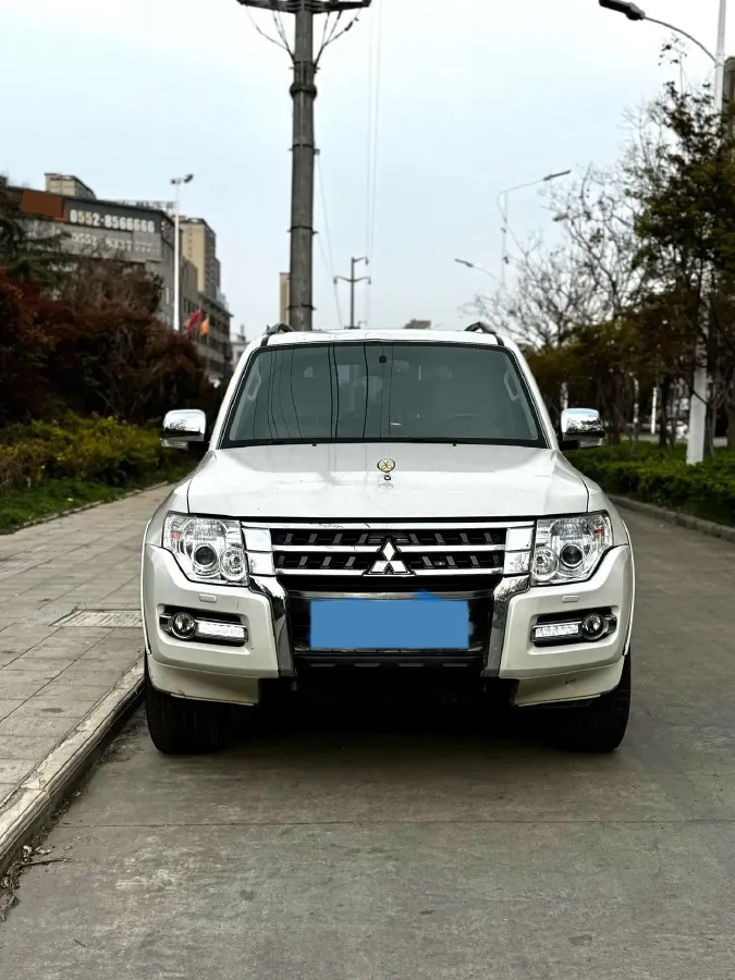 2018 Mitsubishi Pajero 3.0L 174HP V6 5AT,autocango,china used car exporter,china ev exporter,chinese used car exporter,chinese used ev exporter