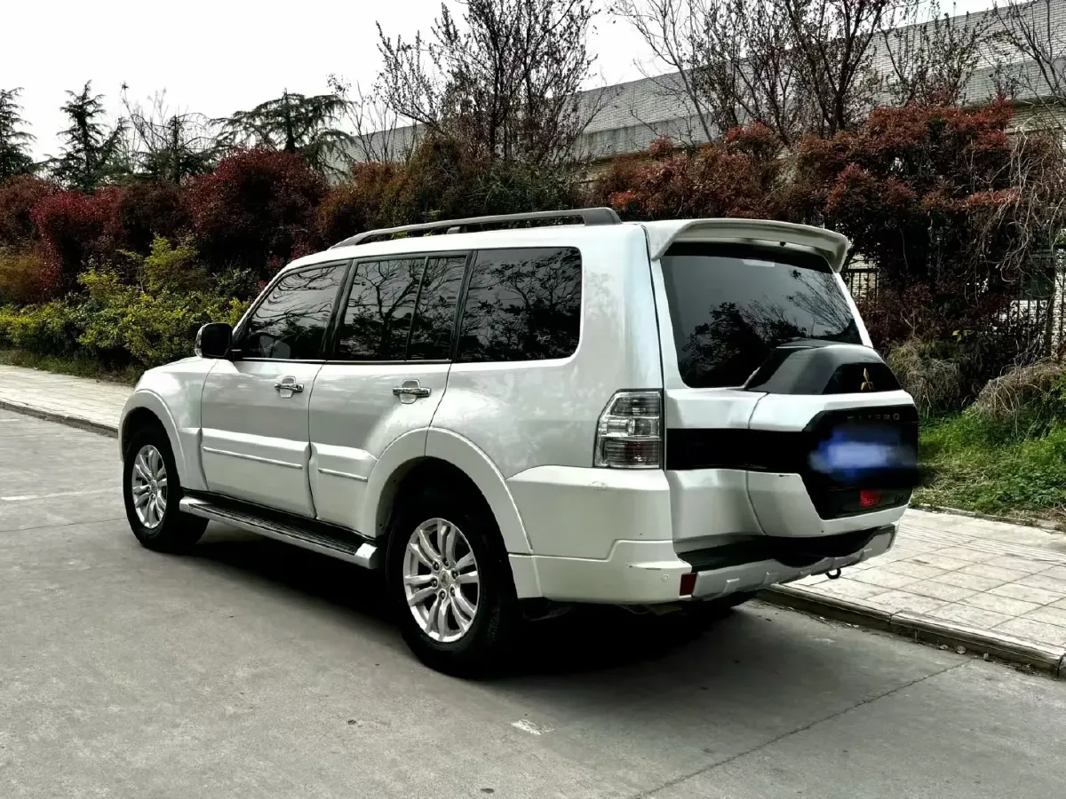 2018 Mitsubishi Pajero 3.0L 174HP V6 5AT,autocango,china used car exporter,china ev exporter,chinese used car exporter,chinese used ev exporter
