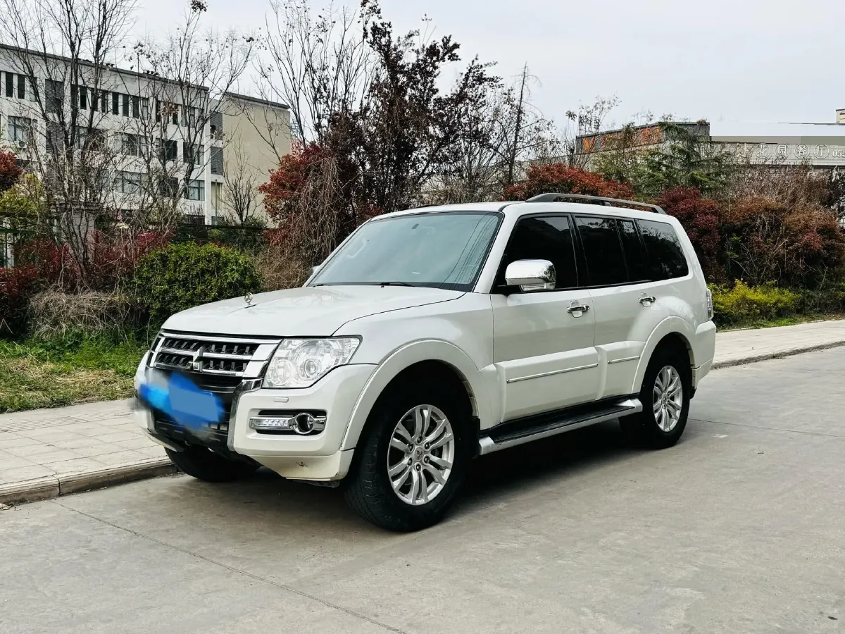 2018 Mitsubishi Pajero 3.0L 174HP V6 5AT,autocango,china used car exporter,china ev exporter,chinese used car exporter,chinese used ev exporter