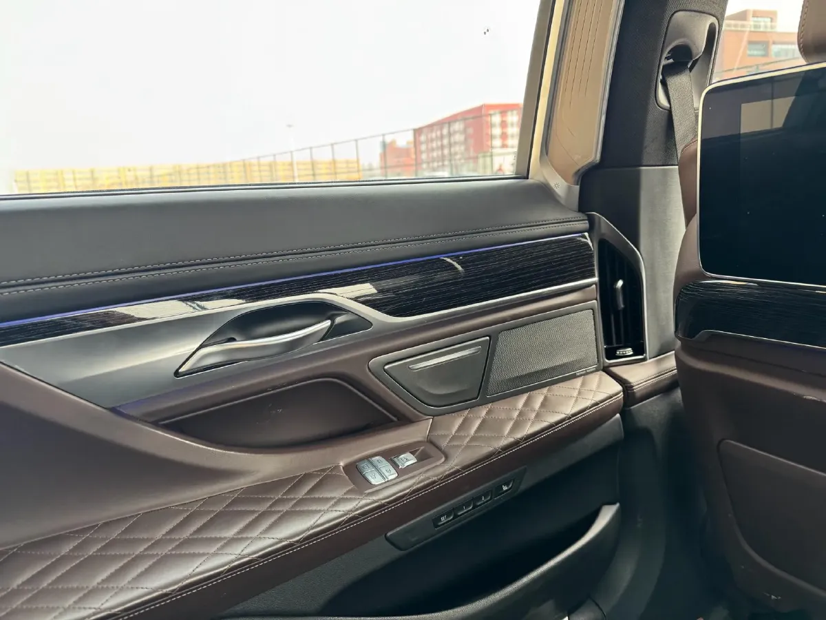 2022 BMW 7 Series 3.0T 340HP L6 8AT,autocango,china used car exporter,china ev exporter,chinese used car exporter,chinese used ev exporter