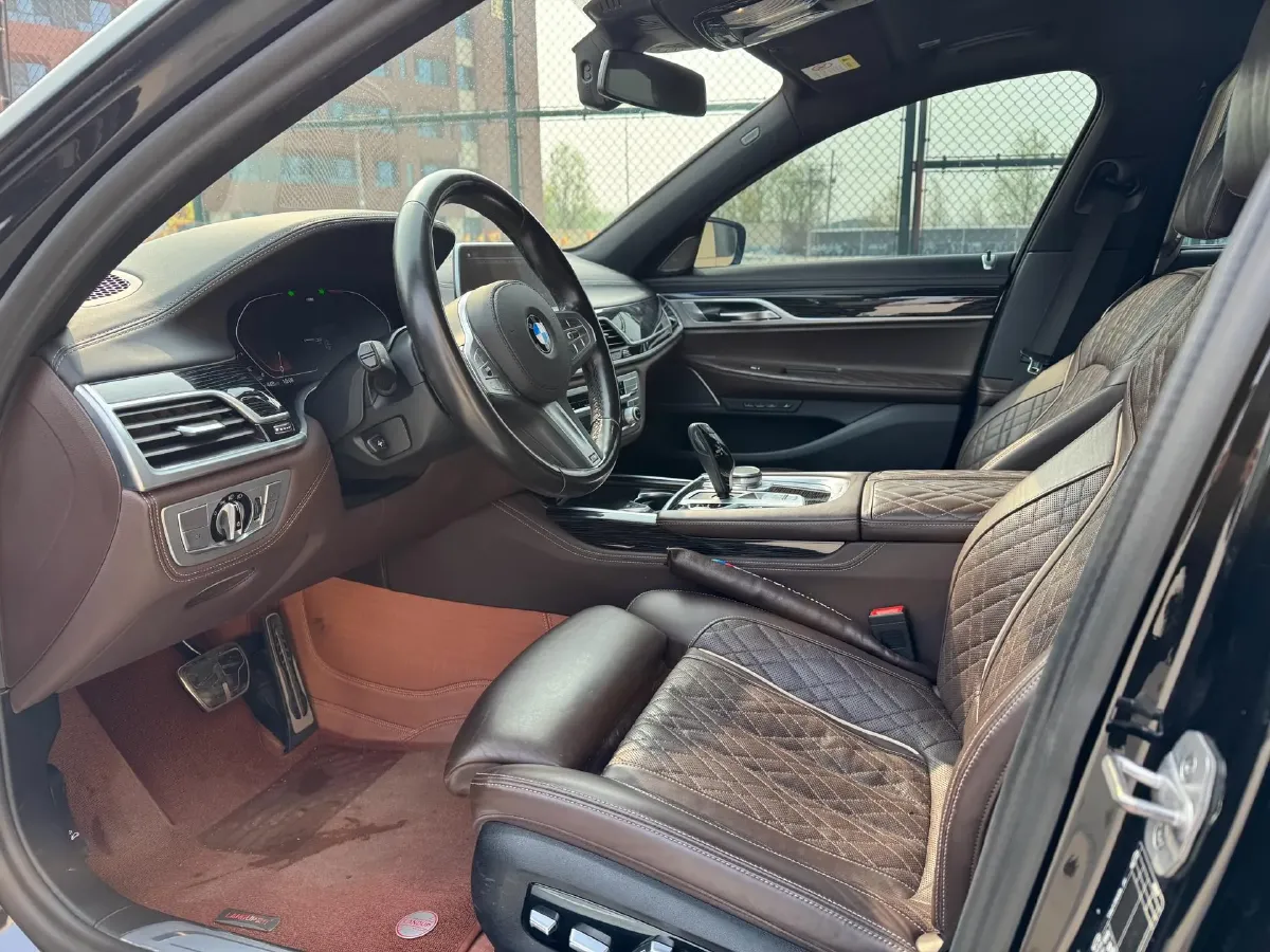 2022 BMW 7 Series 3.0T 340HP L6 8AT,autocango,china used car exporter,china ev exporter,chinese used car exporter,chinese used ev exporter
