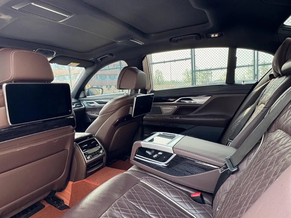 2022 BMW 7 Series 3.0T 340HP L6 8AT,autocango,china used car exporter,china ev exporter,chinese used car exporter,chinese used ev exporter