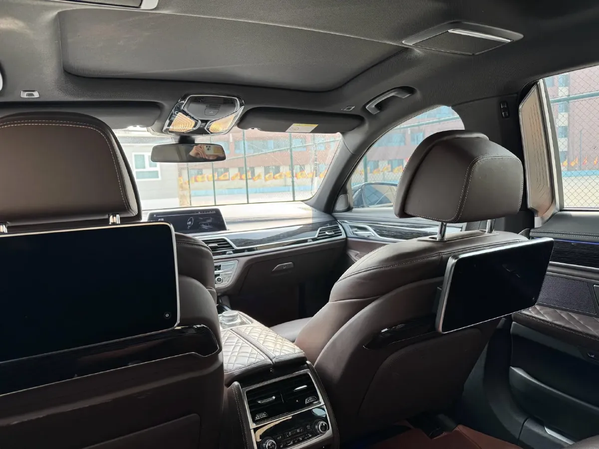 2022 BMW 7 Series 3.0T 340HP L6 8AT,autocango,china used car exporter,china ev exporter,chinese used car exporter,chinese used ev exporter