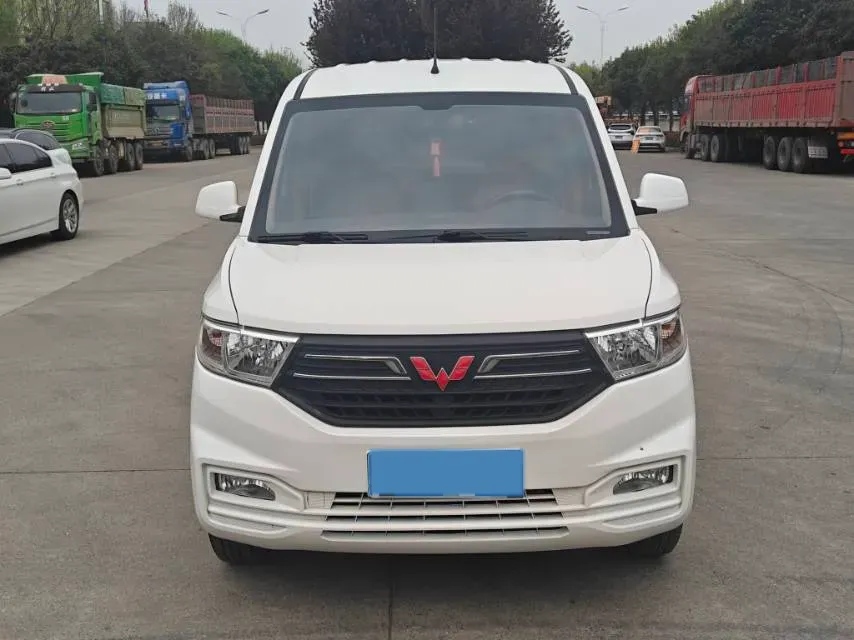 2019 WuLing HongGuang V 1.5L 99HP L4 6MT,autocango,china used car exporter,china ev exporter,chinese used car exporter,chinese used ev exporter