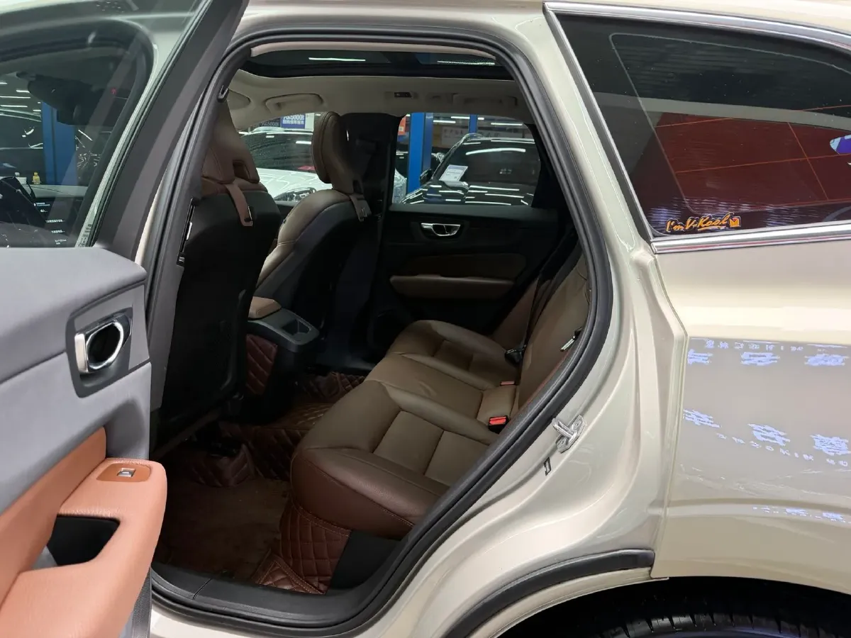 2020 Volvo XC60 2.0T 254HP L4 8AT,autocango,china used car exporter,china ev exporter,chinese used car exporter,chinese used ev exporter