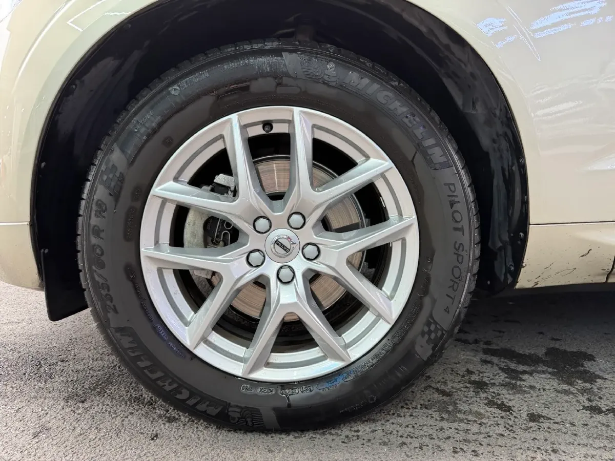 2020 Volvo XC60 2.0T 254HP L4 8AT,autocango,china used car exporter,china ev exporter,chinese used car exporter,chinese used ev exporter