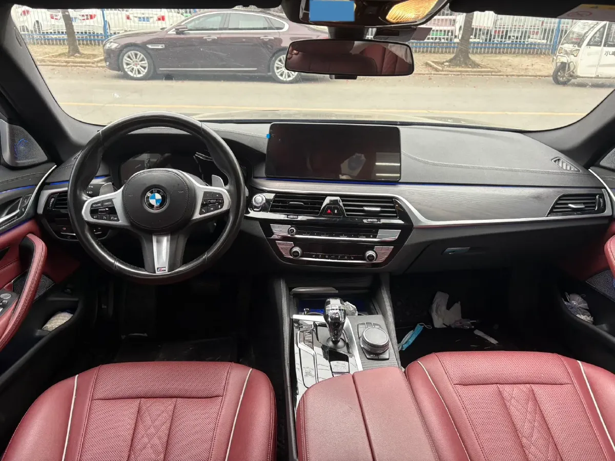 2022 BMW 5 Series 2.0T 252HP L4 8AT,autocango,china used car exporter,china ev exporter,chinese used car exporter,chinese used ev exporter