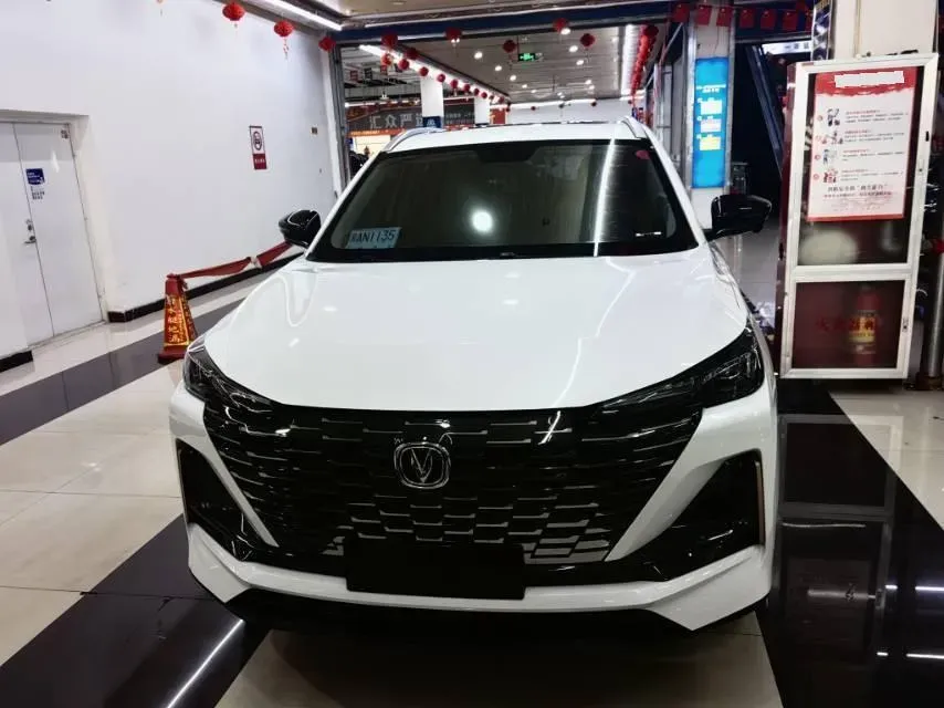 2022 ChangAn UNI-V 1.5T 188HP L4 7DCT,autocango,china used car exporter,china ev exporter,chinese used car exporter,chinese used ev exporter